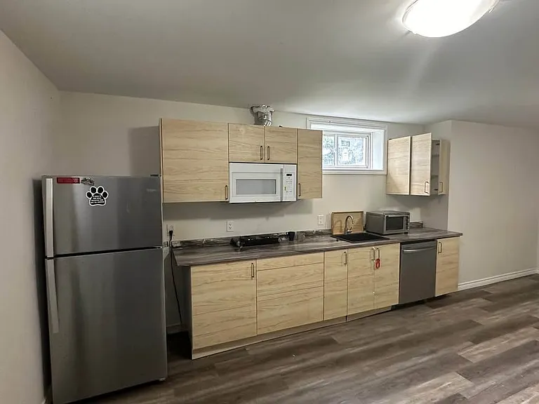 183 Presland Rd — Photo 2