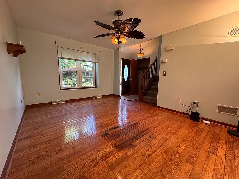 1739 Wendy Ln — Photo 6