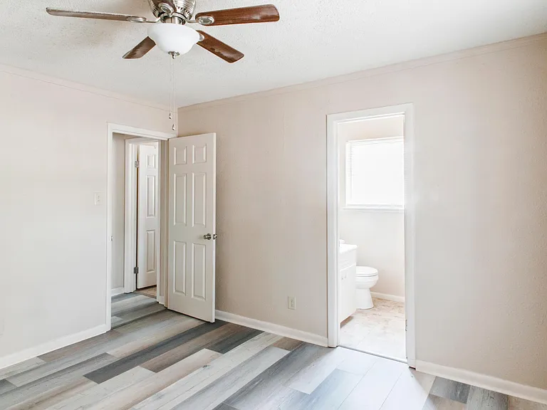 8725 Claremont Ave — Photo 13