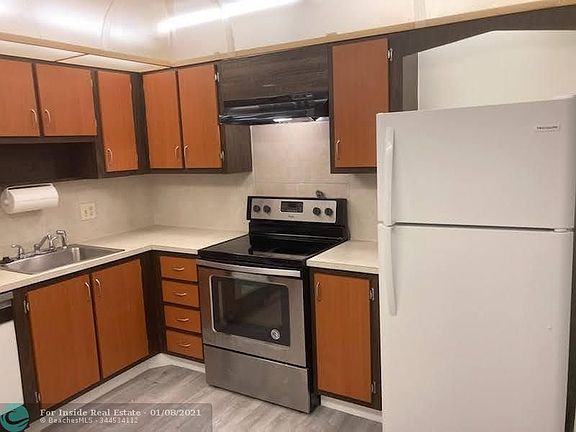 5th image of 2851 NE 183rd St #514