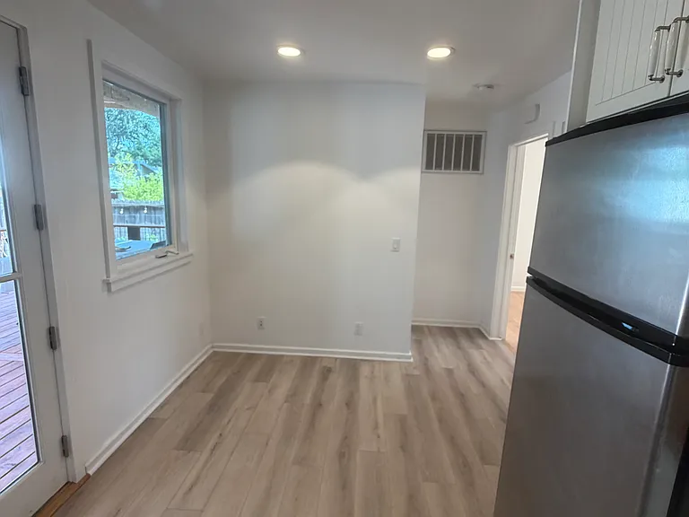 18351 Clayton Ave — Photo 11