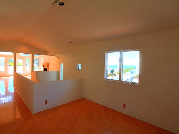 4th image of 4666 Coronado Ave
