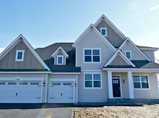 1318 Interlachen Dr, Eagan, MN 55123