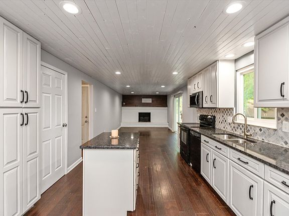 5th image of 6528 Breeds Hill Ct