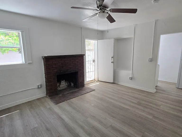 110 Mesa St SE — Photo 3