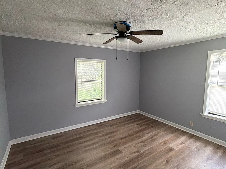 925 Oleander Ave — Photo 11