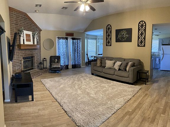 3rd image of 10413 NW 45th St