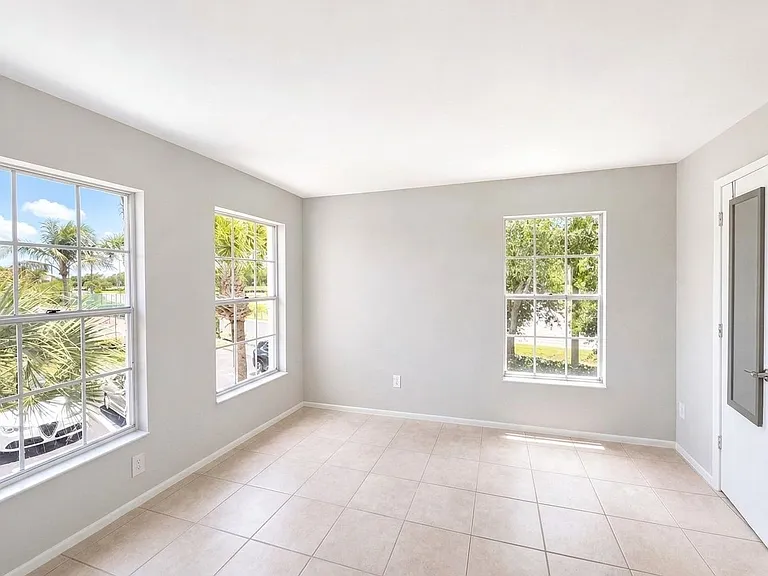 150 Santa Clara Dr #7 — Photo 5