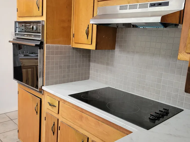 825 Grace St NE — Photo 16