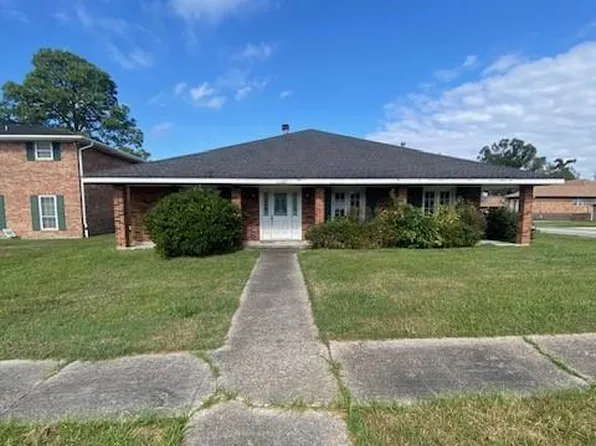 2260 S Von Braun Ct, Harvey, LA 70058