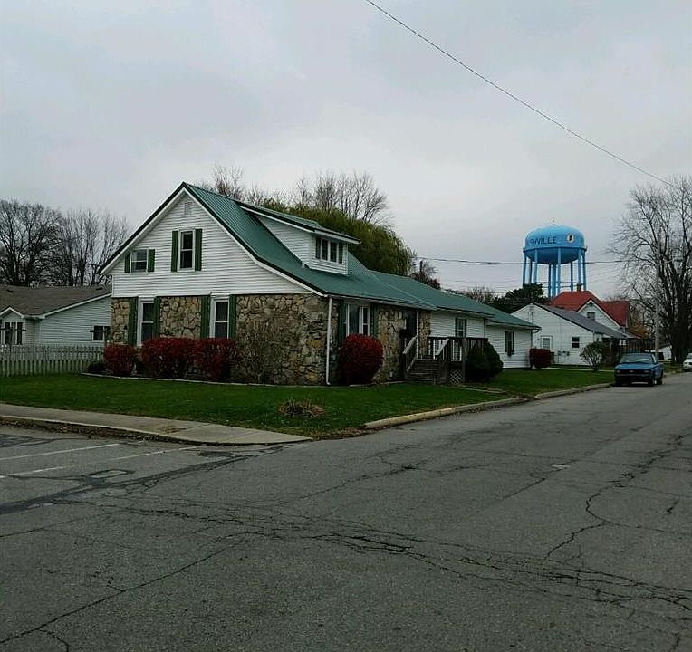 2nd image of 402 E 11th St