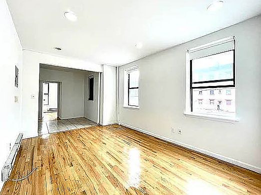 1st image of 2118 3rd Ave #5