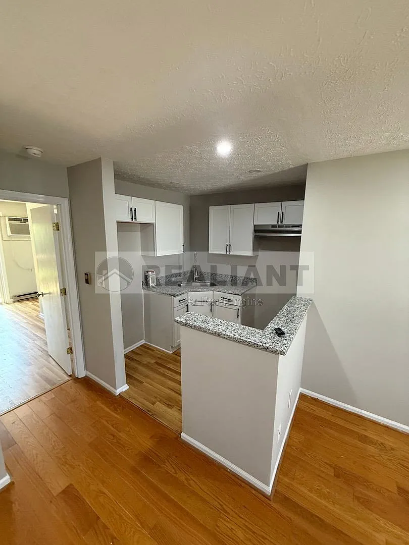 1 bed, 1.0 bath, $1,150 — Photo 4