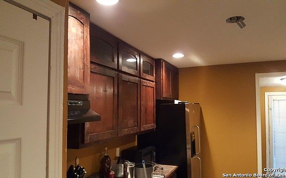 2nd image of 418 W Wildwood