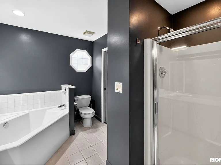8006 Crenshaw Ln — Photo 16