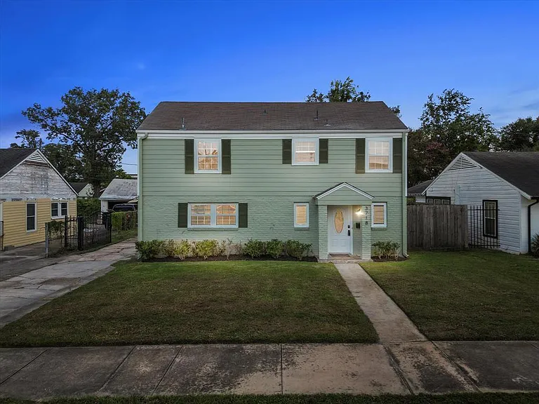 3718 Eagle St — Photo 1