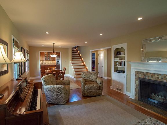 3rd image of 139 Glenmont Ave