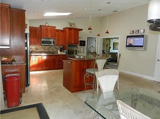 4th image of 8974 Wildwood Ln