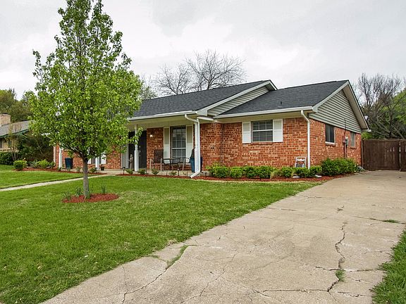 2nd image of 2711 N Cypress Cir