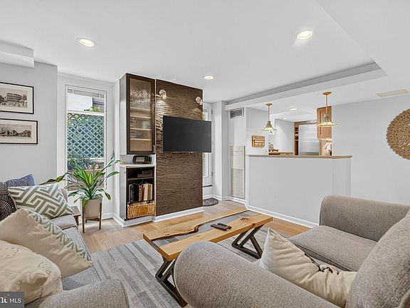 3rd image of 2123 California St NW APT A4