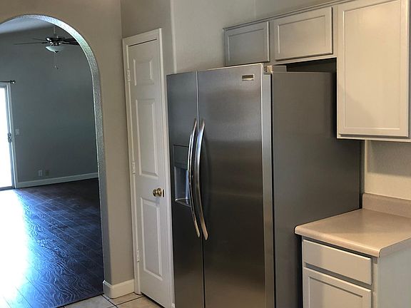 5th image of 2570 E Camellia Dr