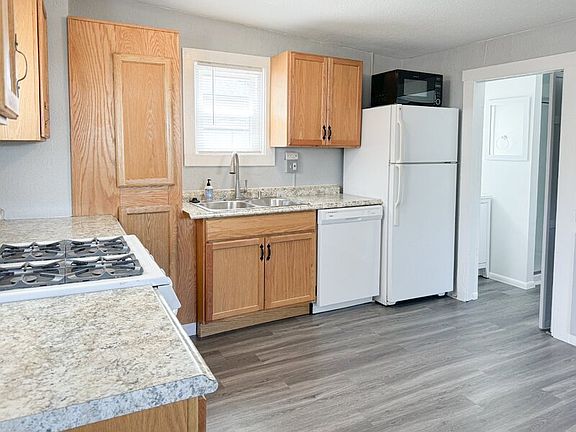 2nd image of 137 1/2 Elati St