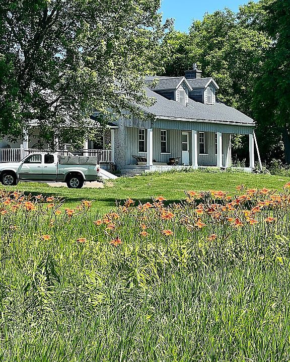 1st image of 800 Schmeer Rd