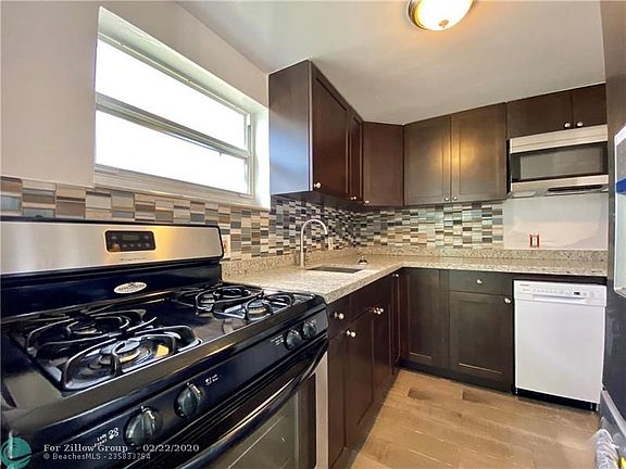 3rd image of 935 8th St APT 10