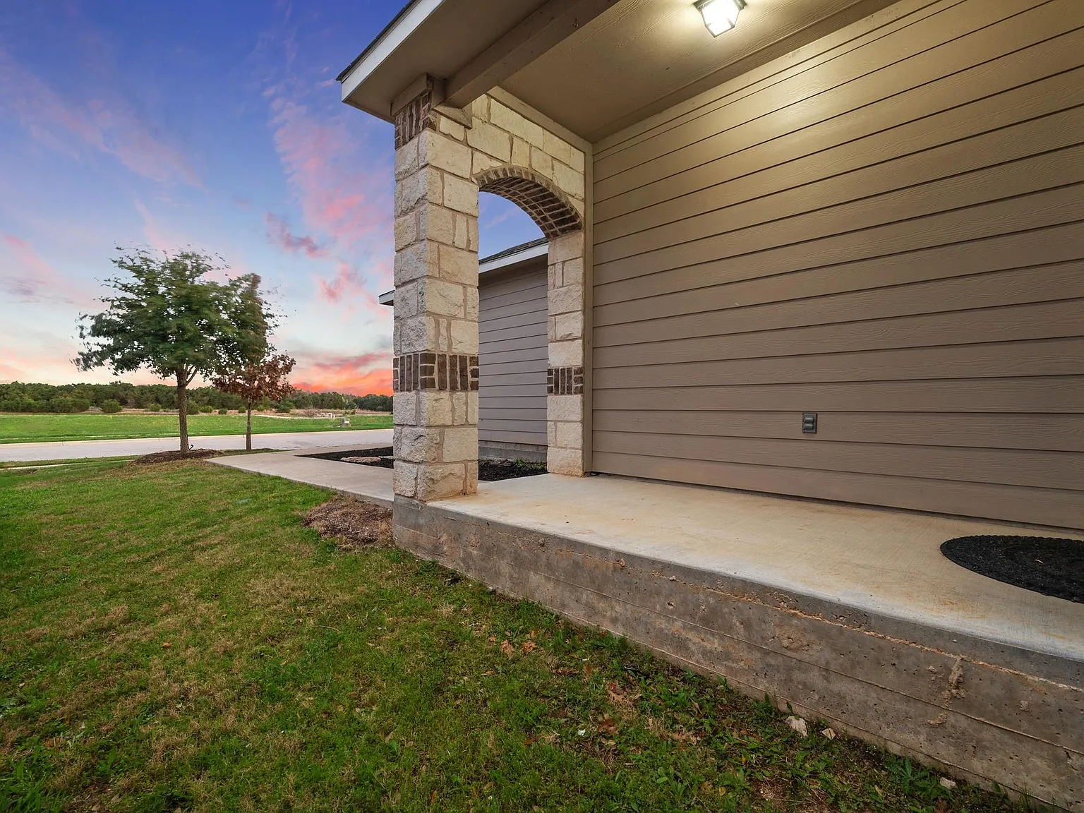 3 bed, 2.0 bath, 1434 sqft, $1,695 — Photo 4