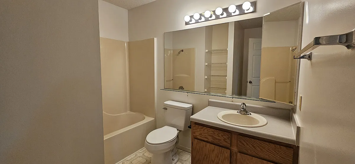 Building Photo - 607 S Cardinal Dr #1