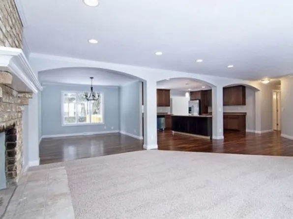 1266 Belmont Dr, Woodbury, MN 55125