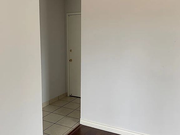 4th image of 5539 Whitsett Ave APT 9