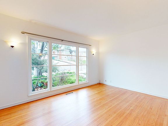 5th image of 3598 Lincoln Ave