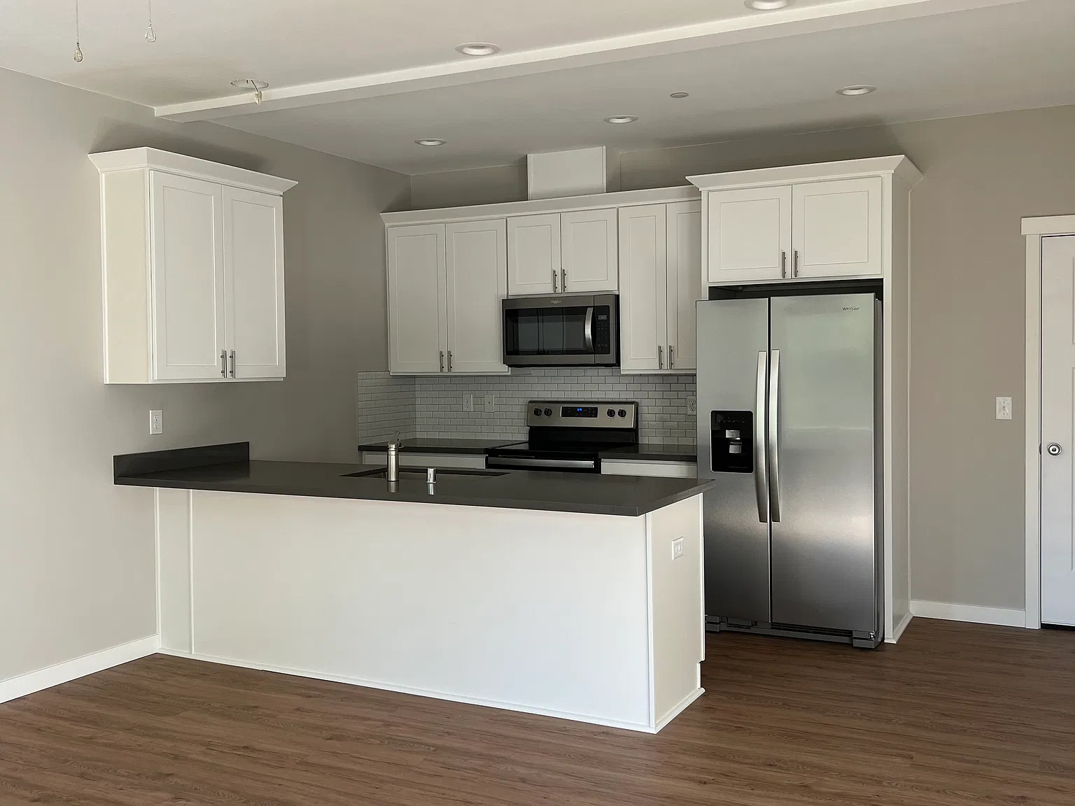 3 bed, 2.5 bath, 1333 sqft, $2,050 — Photo 2