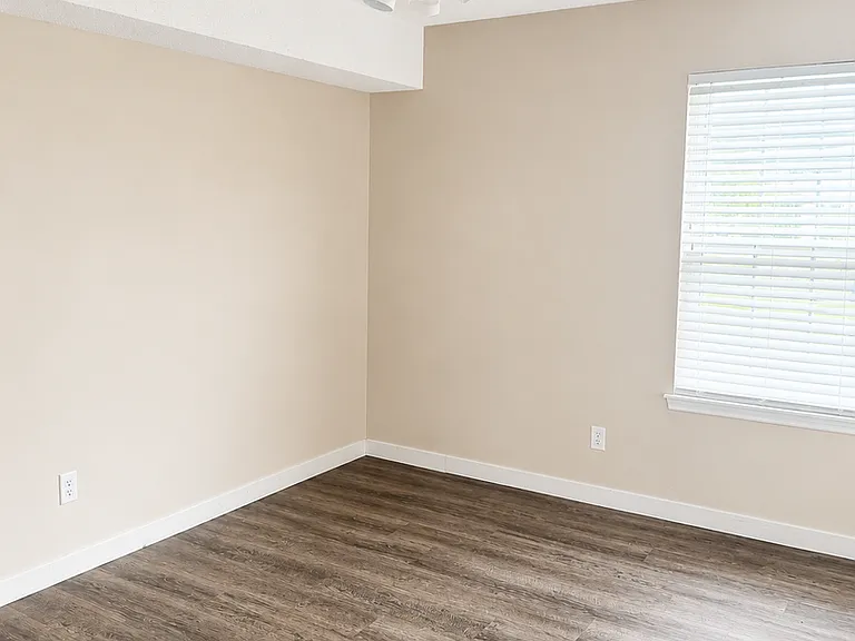 2257 Huntingdon Dr #H — Photo 14