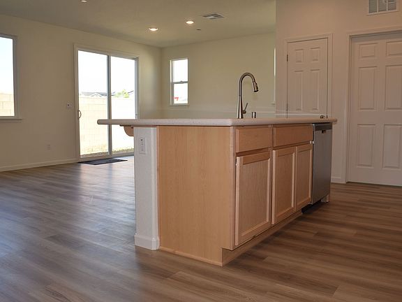 5th image of 7981 Lizzie Cir