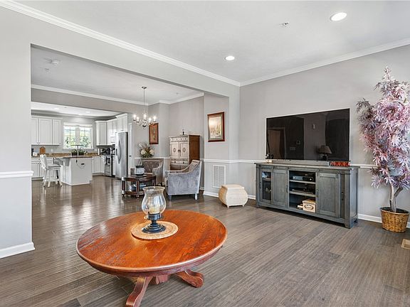4th image of 215 Eagle Dr