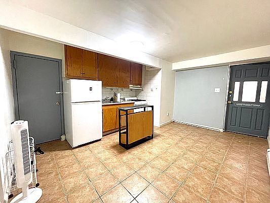 1st image of 25-33 37th St #2