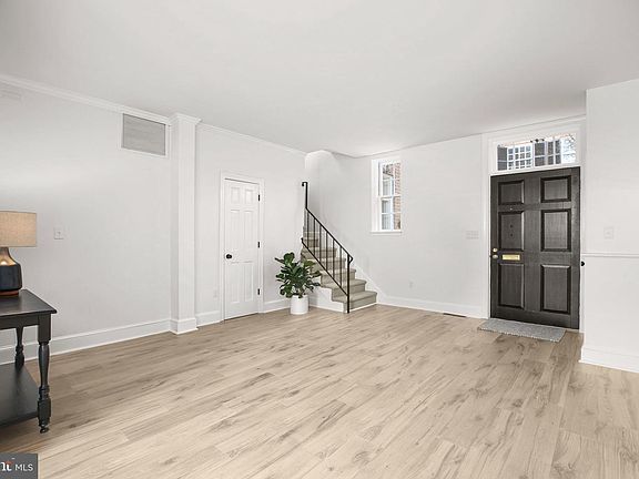 5th image of 1216 Sophia St