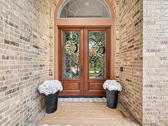 4th image of 15 Veilwood Cir