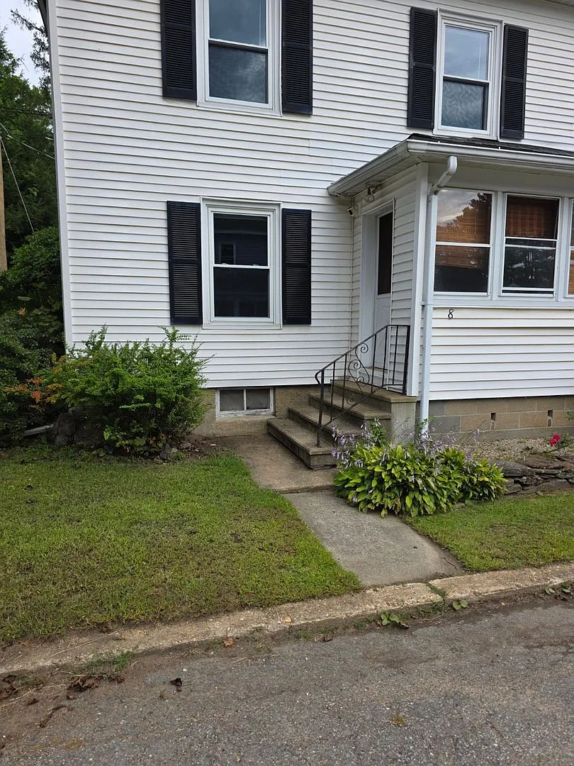 Charming 3BR Duplex in South Barre — Photo 2