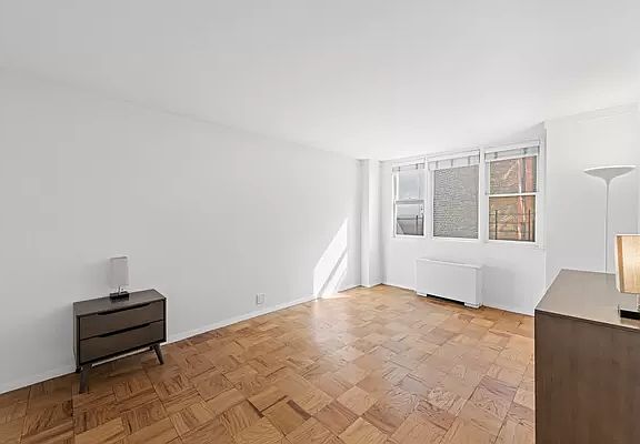 3rd image of 201 E 36th St APT 5F