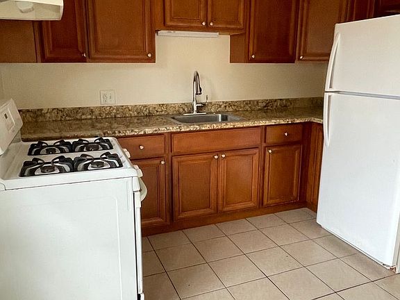 2nd image of 1115 Alpine Ave