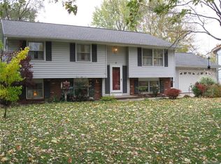 7 Deb Ellen Dr, Rochester, NY 14624