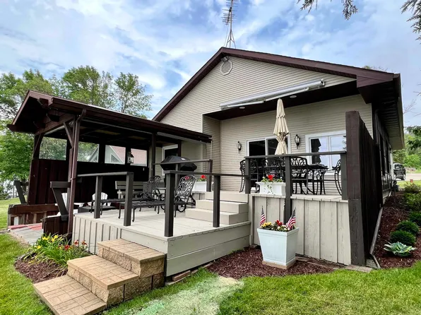 N6663 Harrison Rd, Hilbert, WI 54129