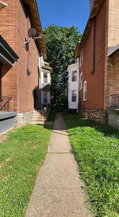 2 bed, 800 sqft, $1,400 — Photo 2