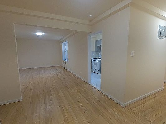1st image of 140-21 Burden Cres #501