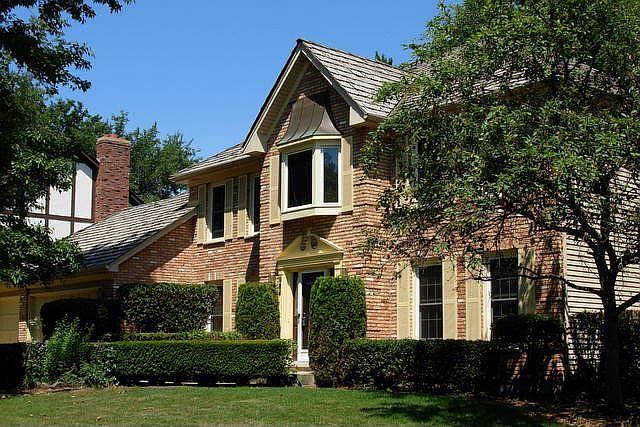 1st image of 984 Chapel Ct N