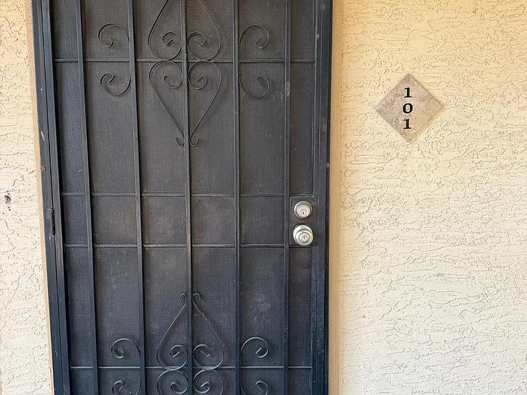 925 S Longmore #101 — Photo 2