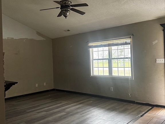 3rd image of 111 Quail Creek Drive